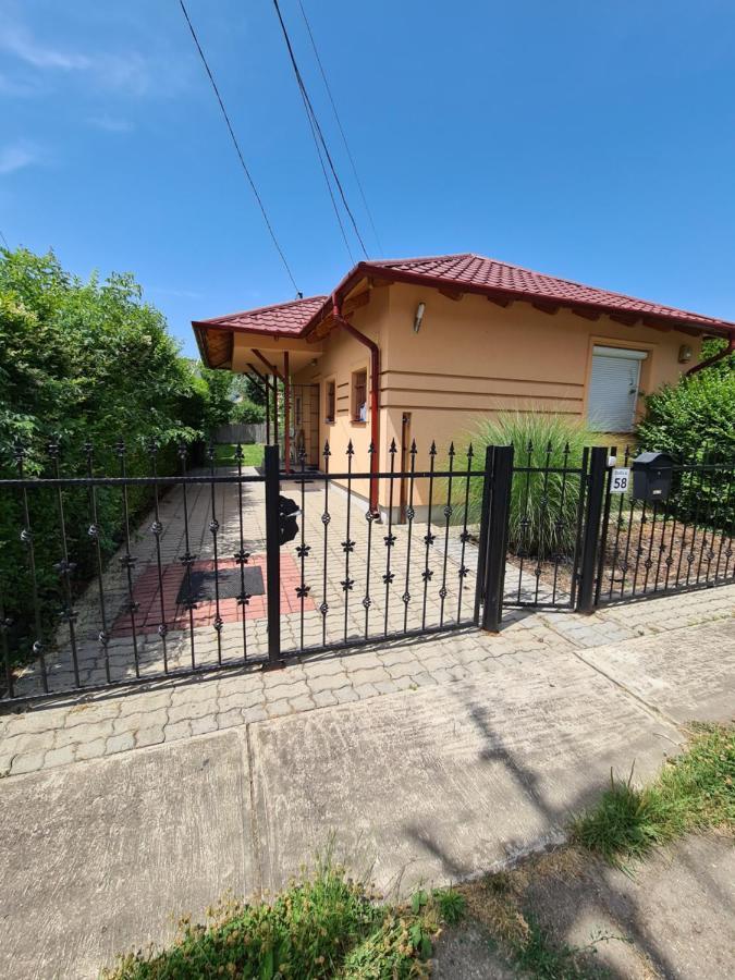 Zseki Apartman Hajduszoboszlo Exterior photo