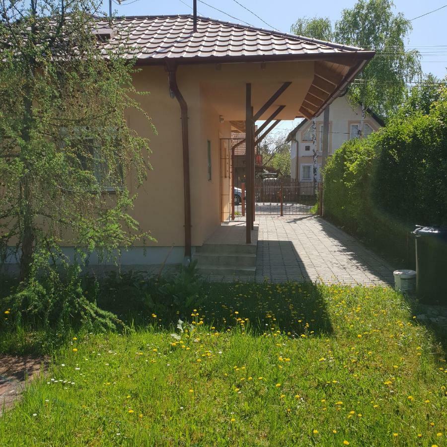 Zseki Apartman Hajduszoboszlo Exterior photo
