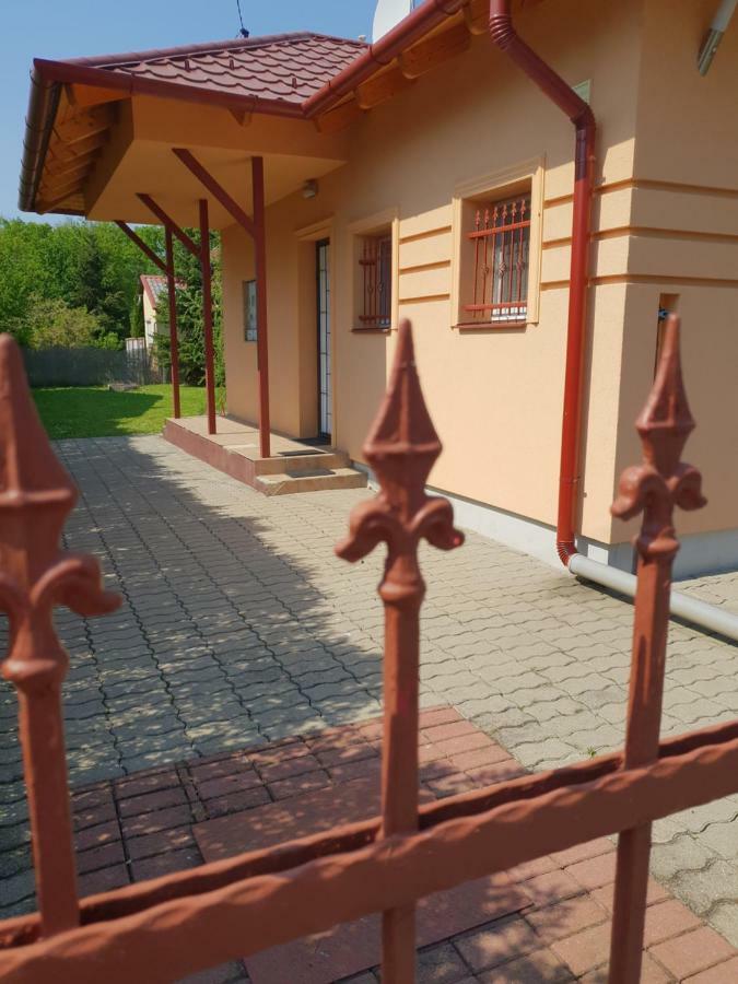 Zseki Apartman Hajduszoboszlo Exterior photo